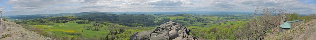 Panorama von der Milseburg in Richtung Wasserkuppe Panorama.jpg